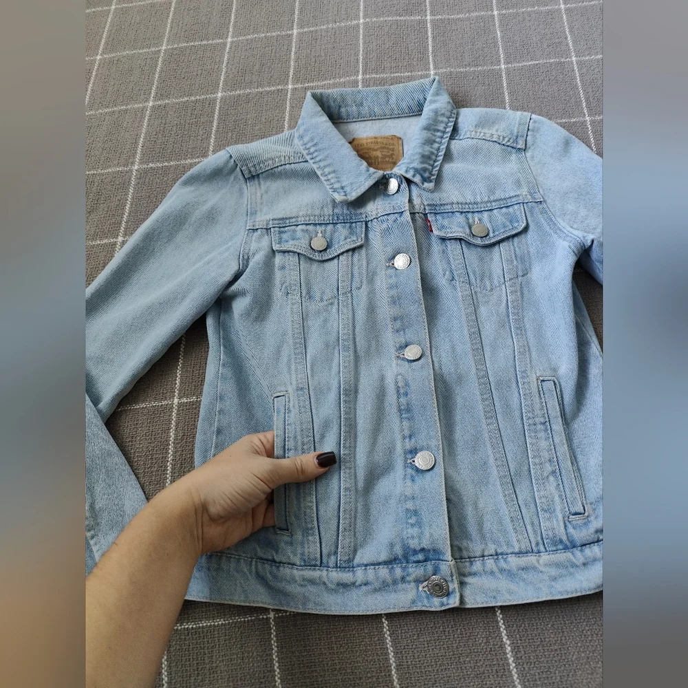 Levi's Classic Trucker Jean Jacket - Picture 5 of 8